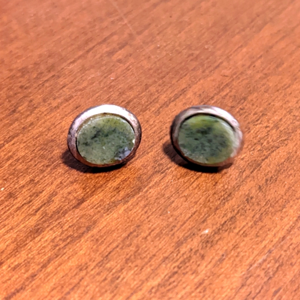 Gorgeous emerald color stud earrings